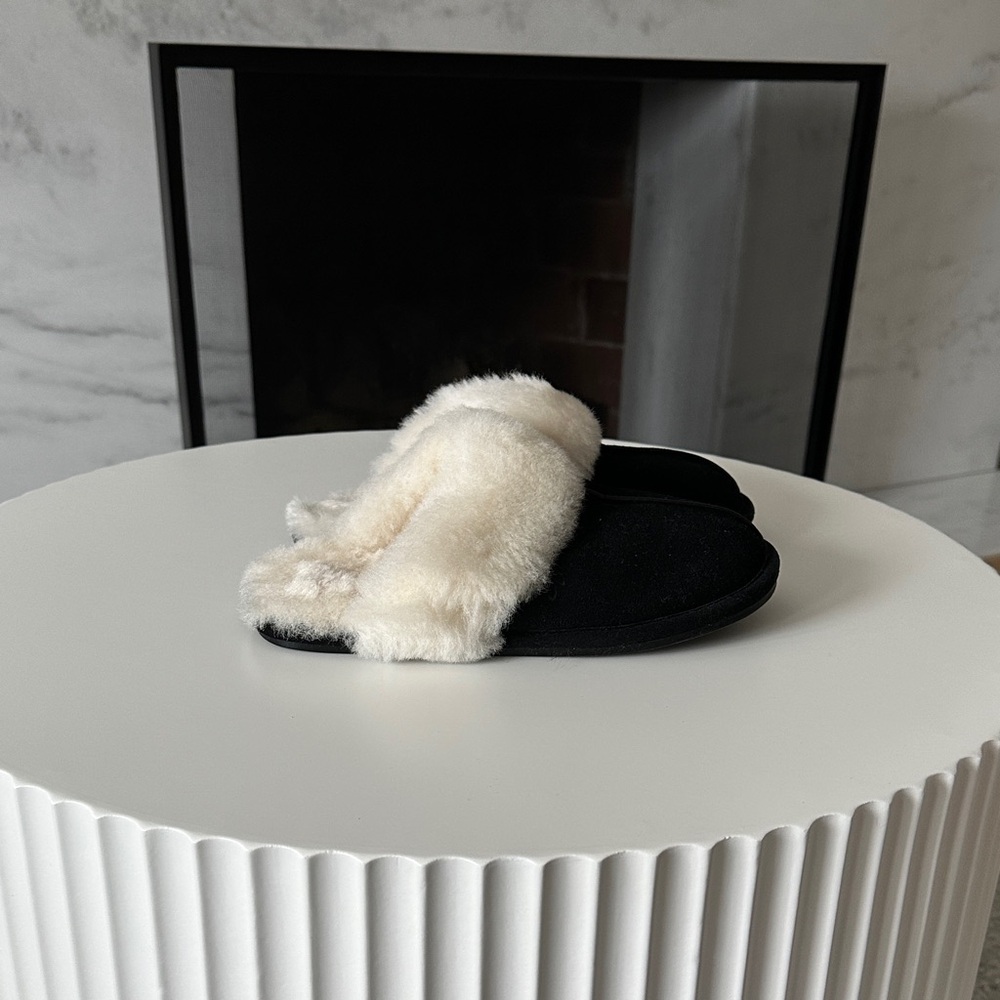 Women's Black Slippers with Cream Faux Fur Lining
